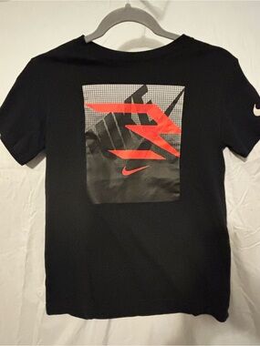 Nike Boys T-Shirt Size Large (L) – Black Graphic Tee